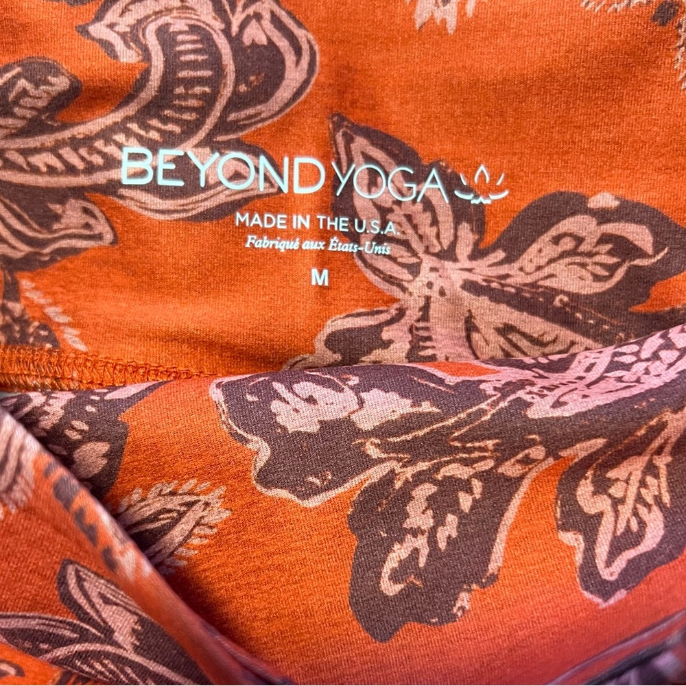 Beyond Yoga High Waisted Shorts Orange Paisley Size Medium NWT - Picture 5 of 7